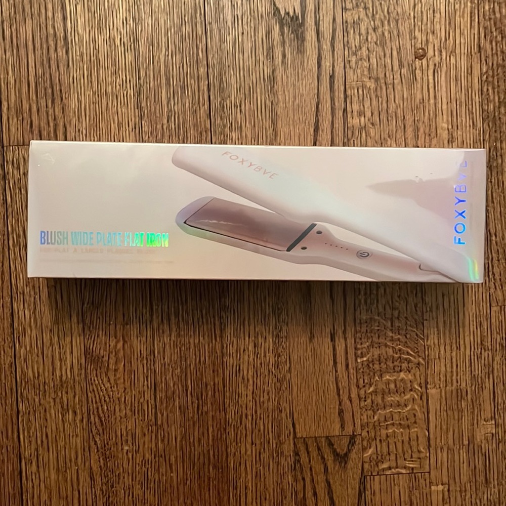 FoxyBae Blush Pink Wide Plate Flat Iron.